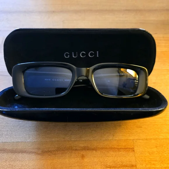 Black Rectangular Sunglasses - Picture 2 of 7